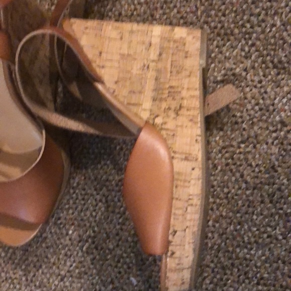 Tan wedges - Picture 2 of 3